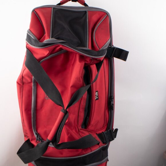 FUL Rolling Duffel Red Black Nylon Handle 6 Pockets Split Level 30" x 15.5" - Picture 1 of 9